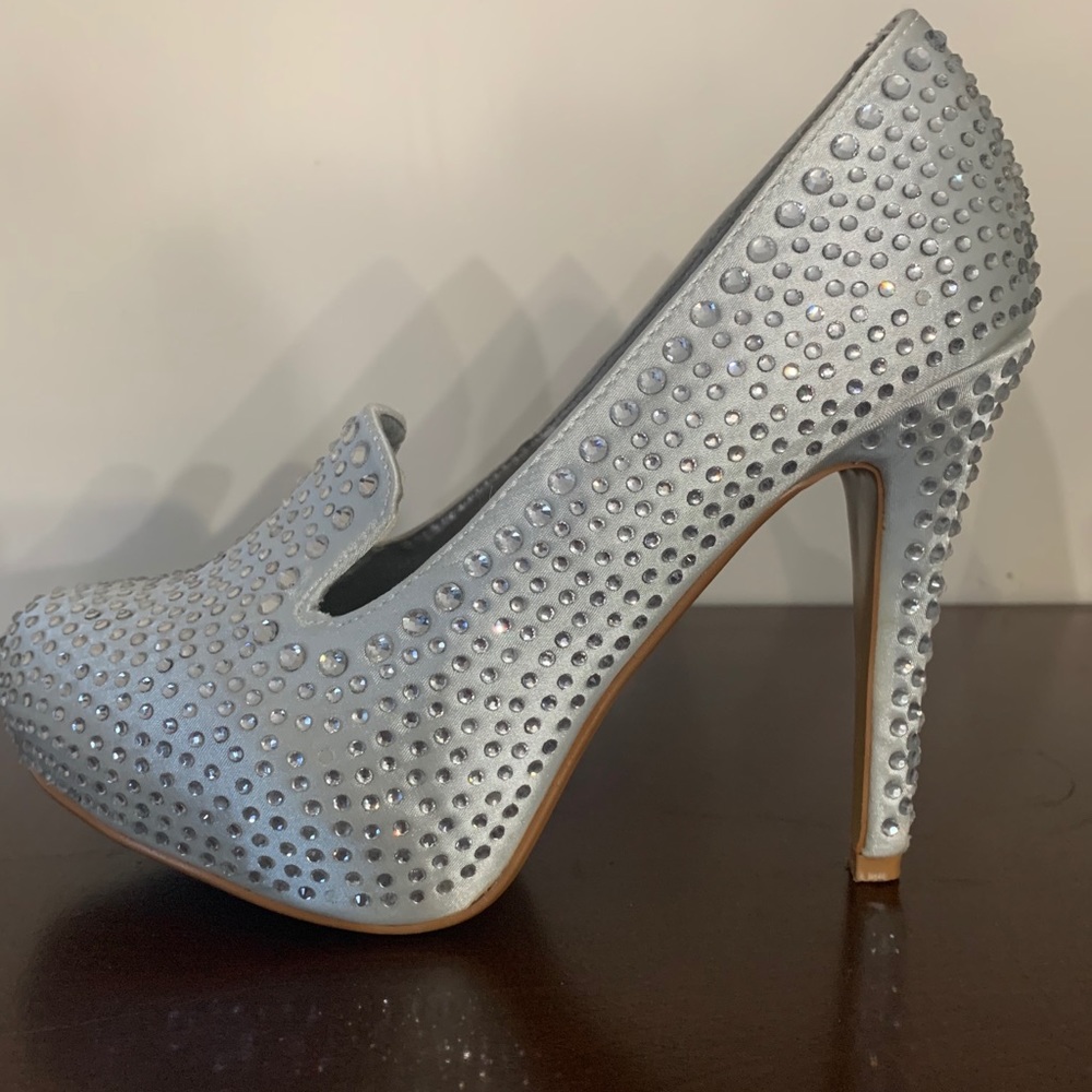Heels - Picture 3 of 11